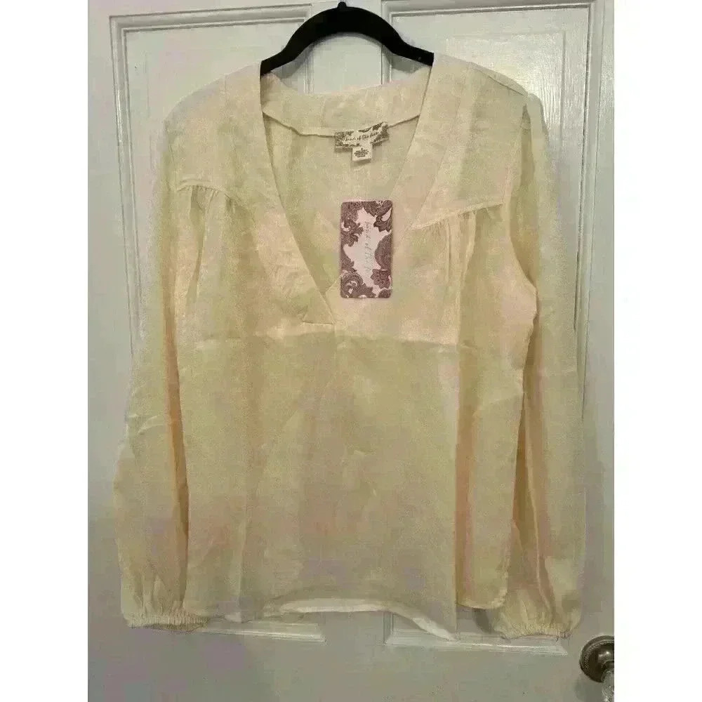 Band of Gypsies Cream Vneck Silky‎ Top size M NWT